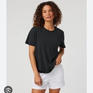 Vuori Feather Tee. Washed black. Small.